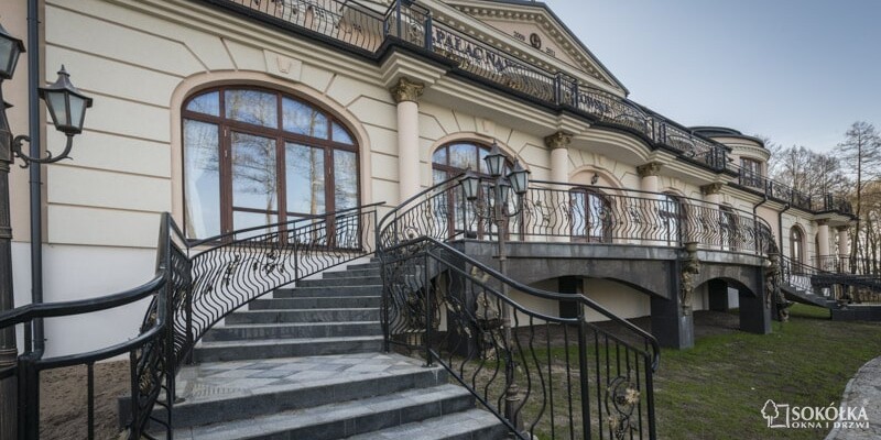 Sanatorium Pałac na Wodzie w Augustowie - okna drewniane Elite 92