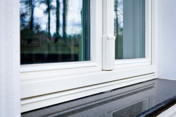 Jak usunąć pleśń z uszczelki okna?