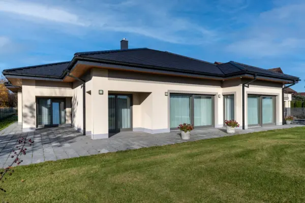 Jakie wybrać okna do domu parterowego?